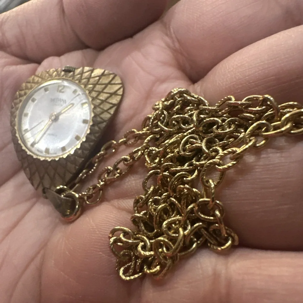 Working Vintage Medana Lever Gold Tone Mechanical Manual Wind Pendant Watch Runs